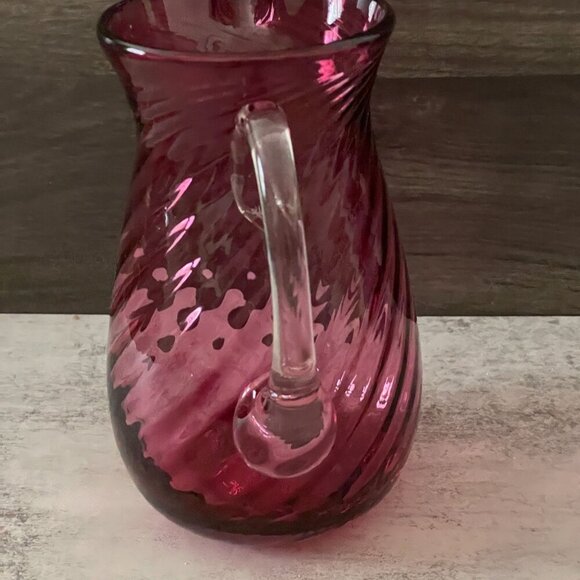Vintage Studio Art Glass Handblown Red Swirled Applied Handle 7" Pitcher 40oz - Picture 3 of 6